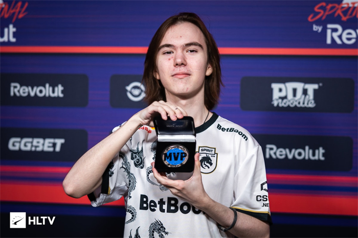 高跟+短裙就是好评！美女选手沫子晒照：再不拍我就老了~~